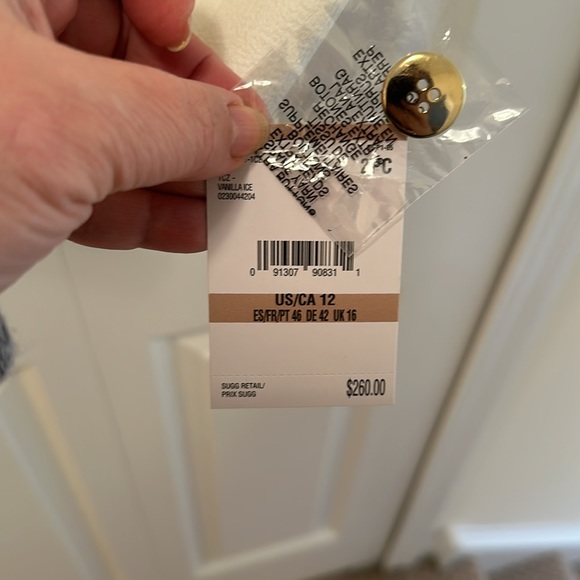 Woman’s Nipon Boutique Vanilla Color Suit - Picture 3 of 11